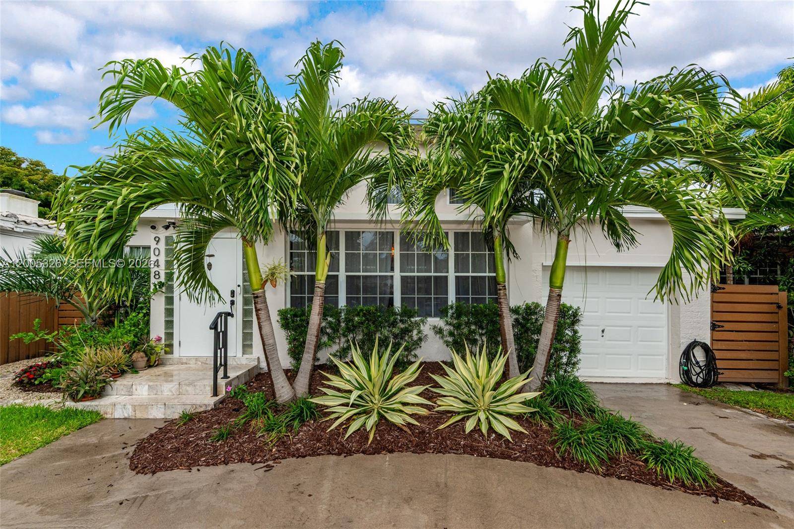 9048 Carlyle AveSurfside - picture