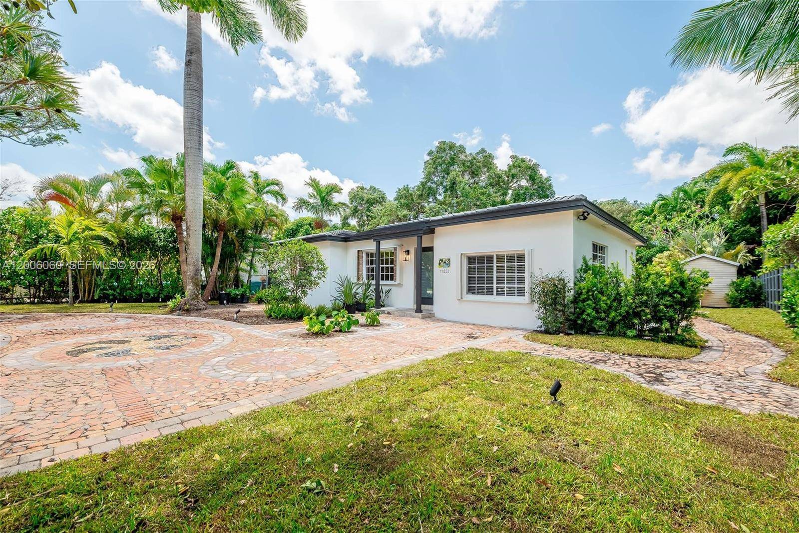 11222 NE 9th AveBiscayne Park - picture