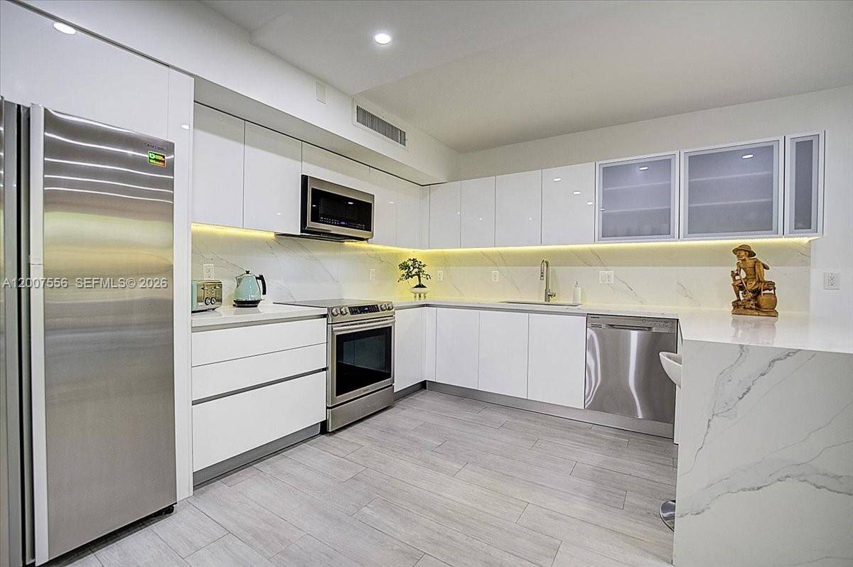 101 E Crandon BlvdKey Biscayne - Condo/Co-Op/Annual,Condo condo unit 276 - picture