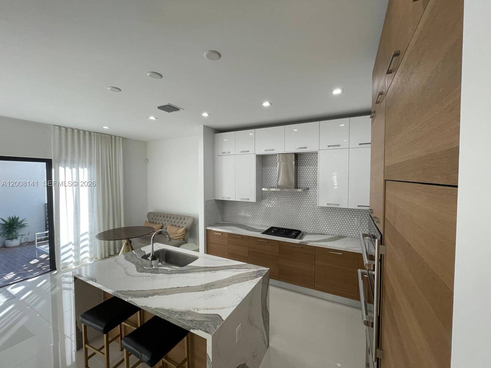 8283 NW 44th StDoral - picture