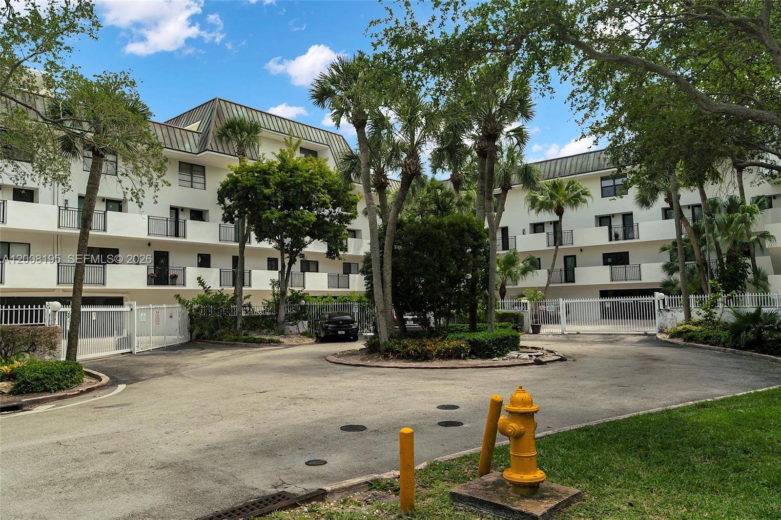 6901 Edgewater DrCoral Gables - Condo/Co-Op/Annual,Condo condo unit 318 - picture