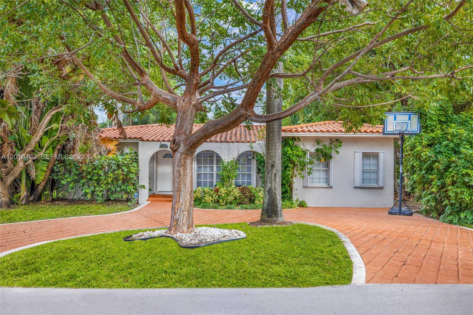 7711 Coquina DrNorth Bay Village - picture