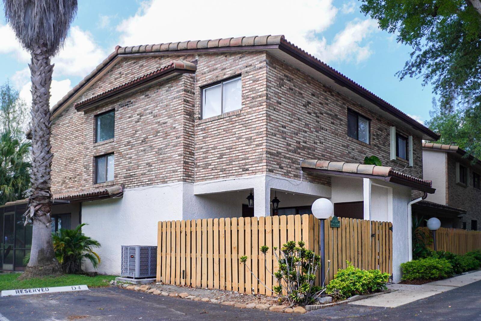 12471 NW 3rdPlantation - Townhouse condo unit D1 - picture