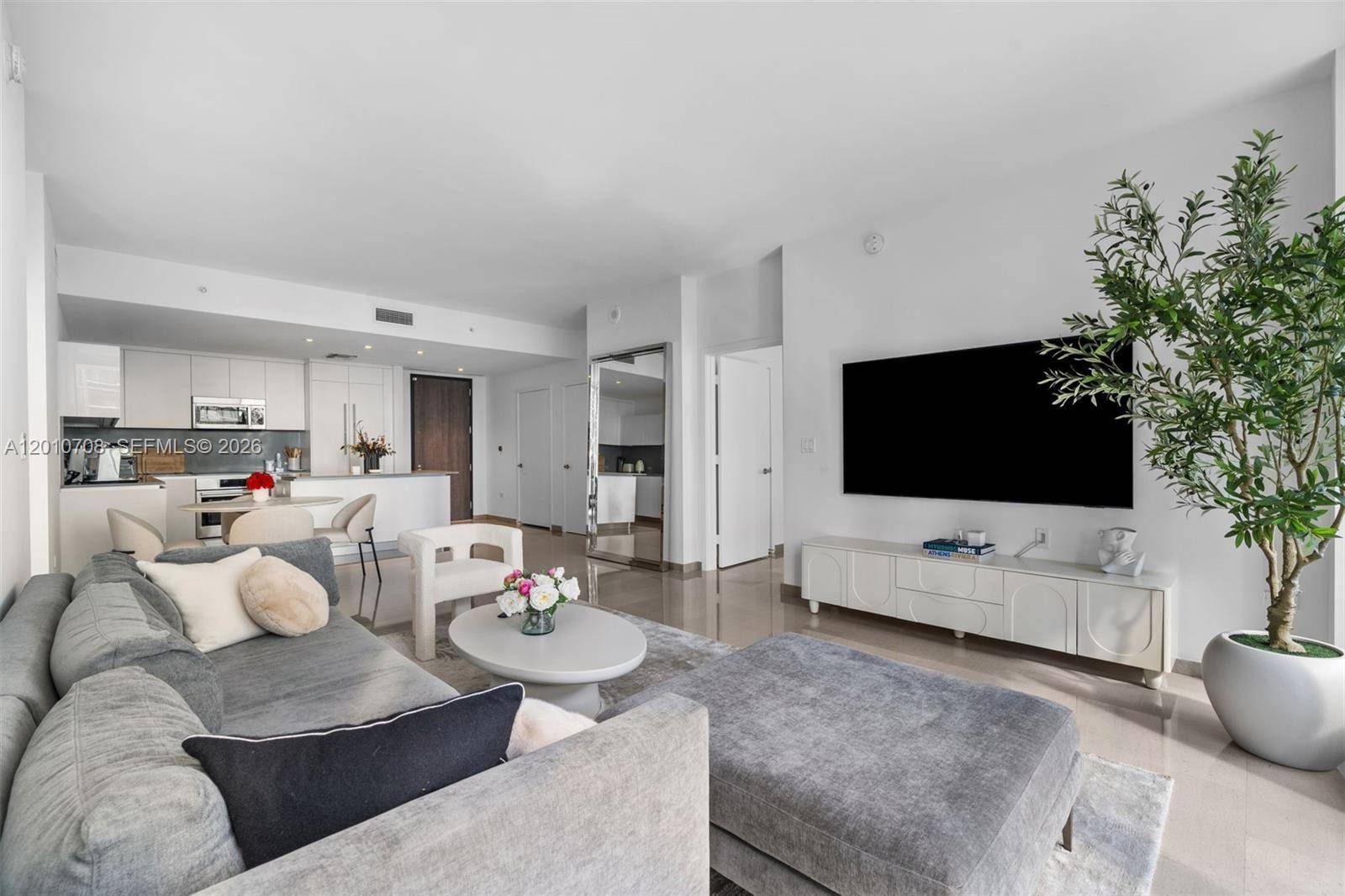 88 SW 7th StMiami - Condo/Co-Op/Annual,Condo condo unit 809 - picture