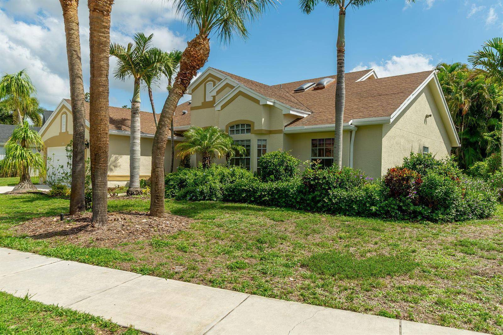 1070 Sweet BriarWellington - picture