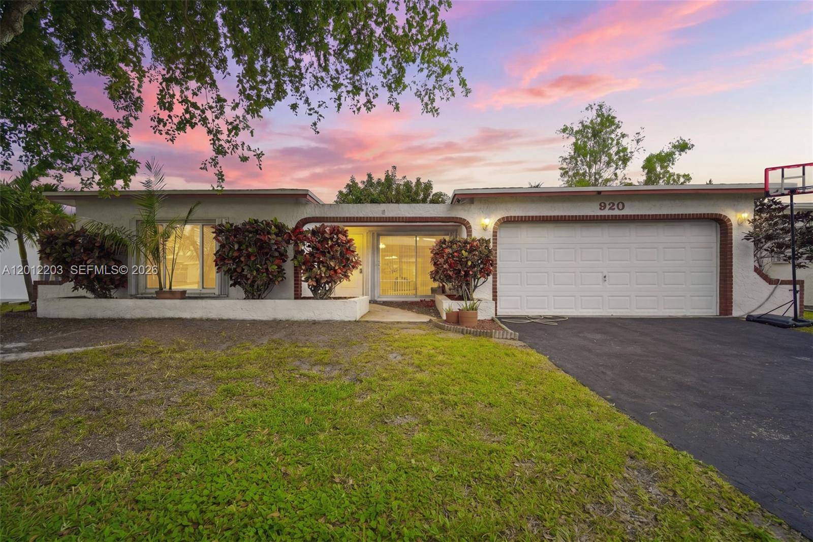 920 NW 92nd AvePembroke Pines - picture