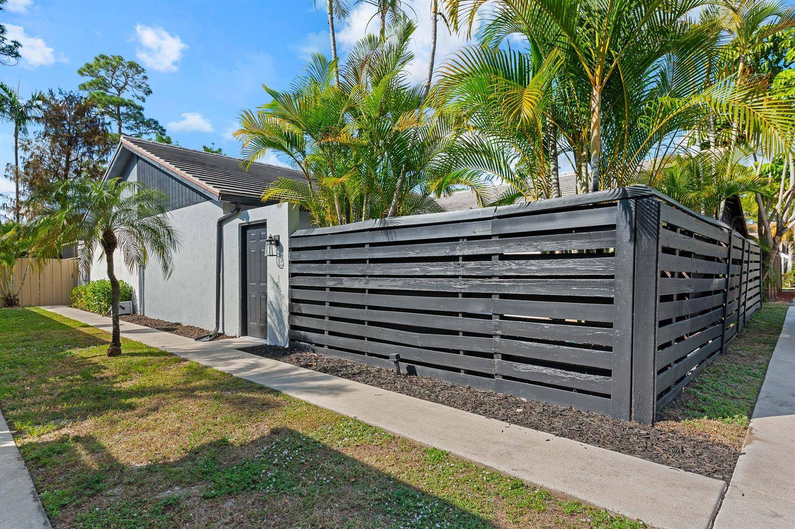 1277 PeriwinkleWellington - picture