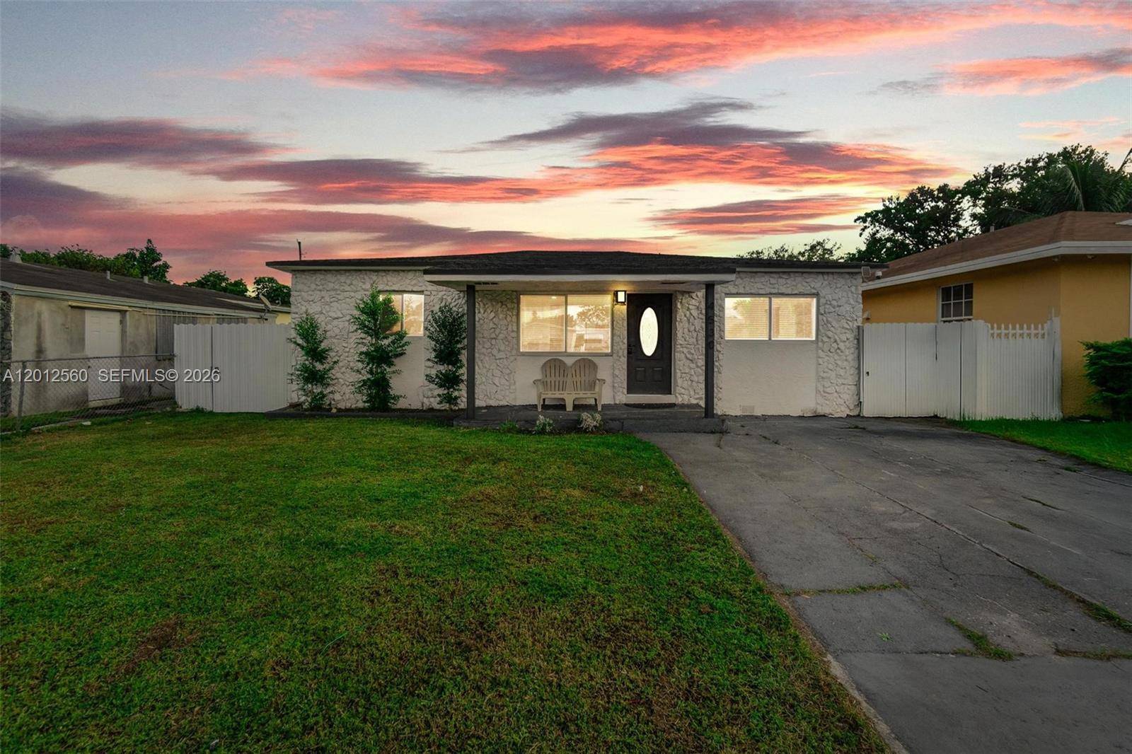 4530 SW 25th StWest Park - picture