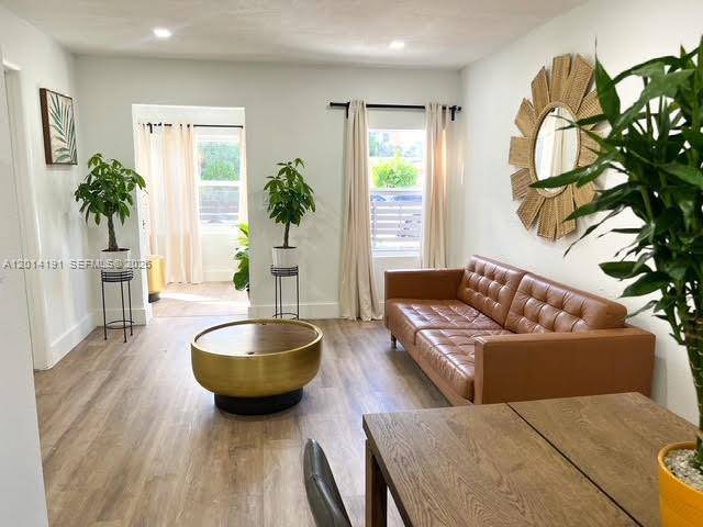 1025 NW 55th StMiami - picture