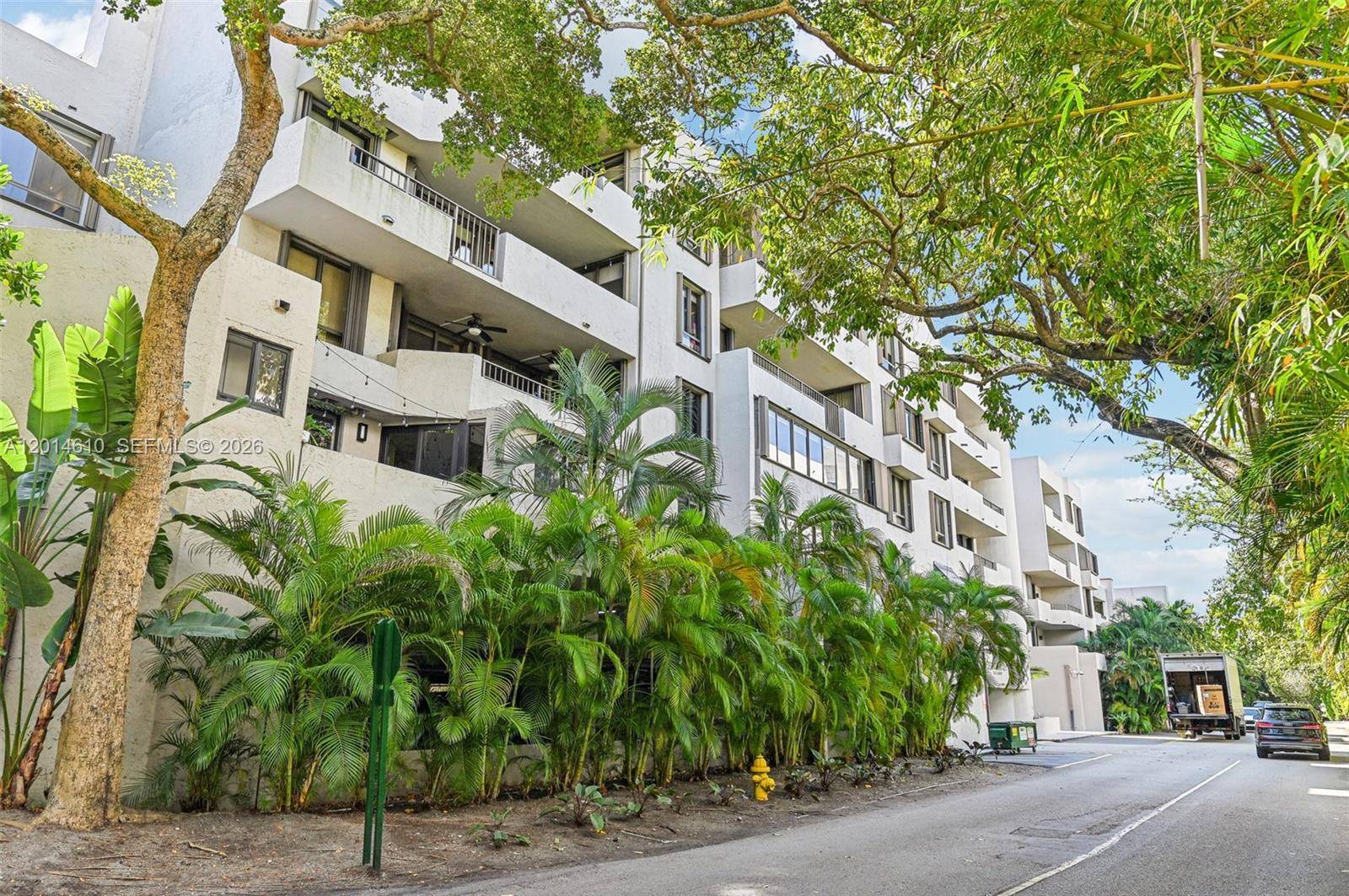 121 Crandon BlvdKey Biscayne - Apartments-Annual,Apartment condo unit 251 - picture