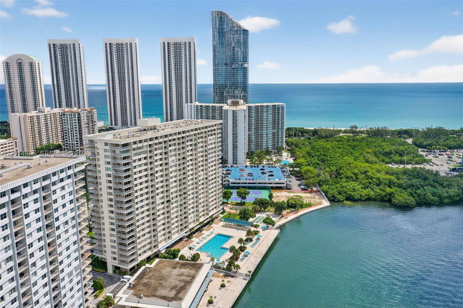 300 Bayview DrSunny Isles Beach - Condo 5+ Stories,Condo condo unit 1009 - picture