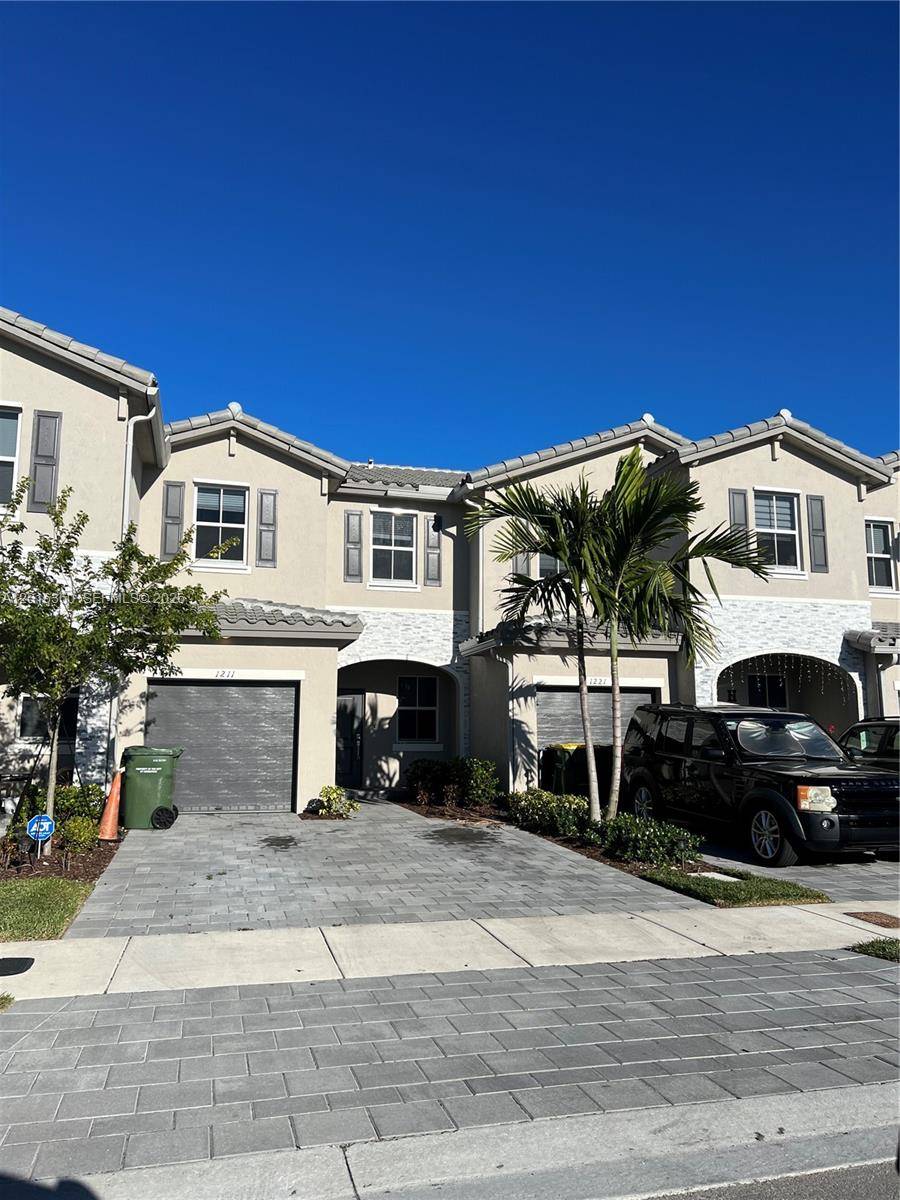 1211 SE 27th TerHomestead - picture