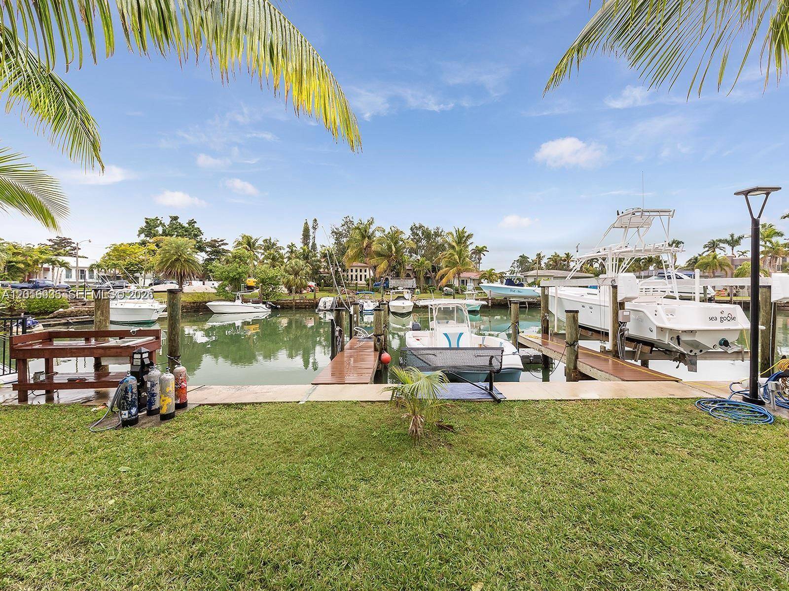 1082 NE 89th StMiami - picture
