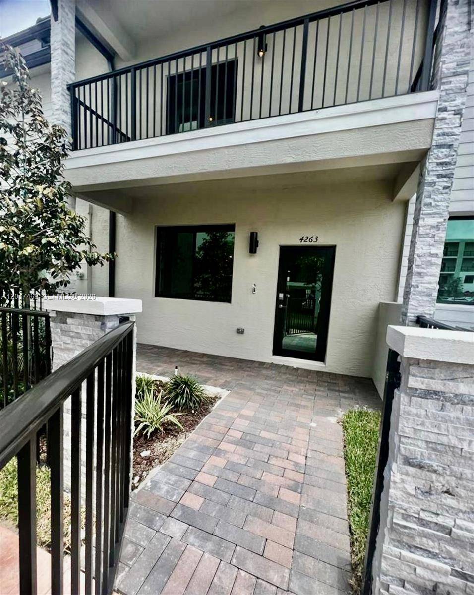 4263 NW 83rd PathDoral - picture