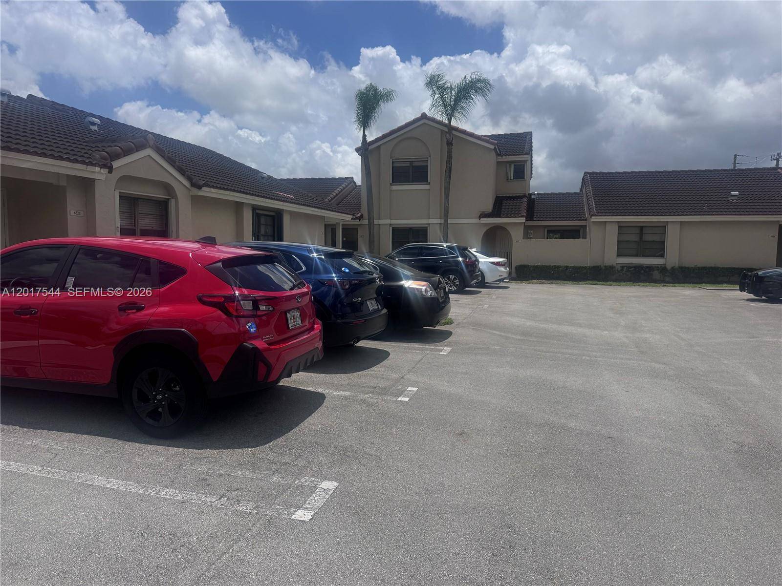 6532 NW 170th TerHialeah - picture