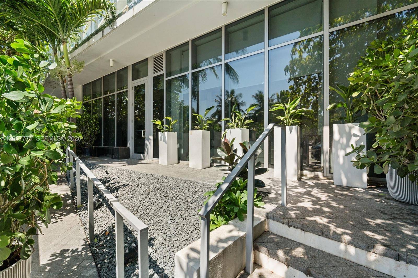 1 Collins AveMiami Beach - Condo/Co-Op/Annual,Condo condo unit 108 - picture