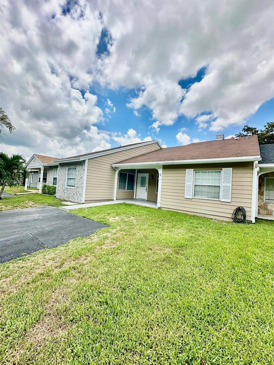 14530 SW 142nd Ct CirMiami - picture