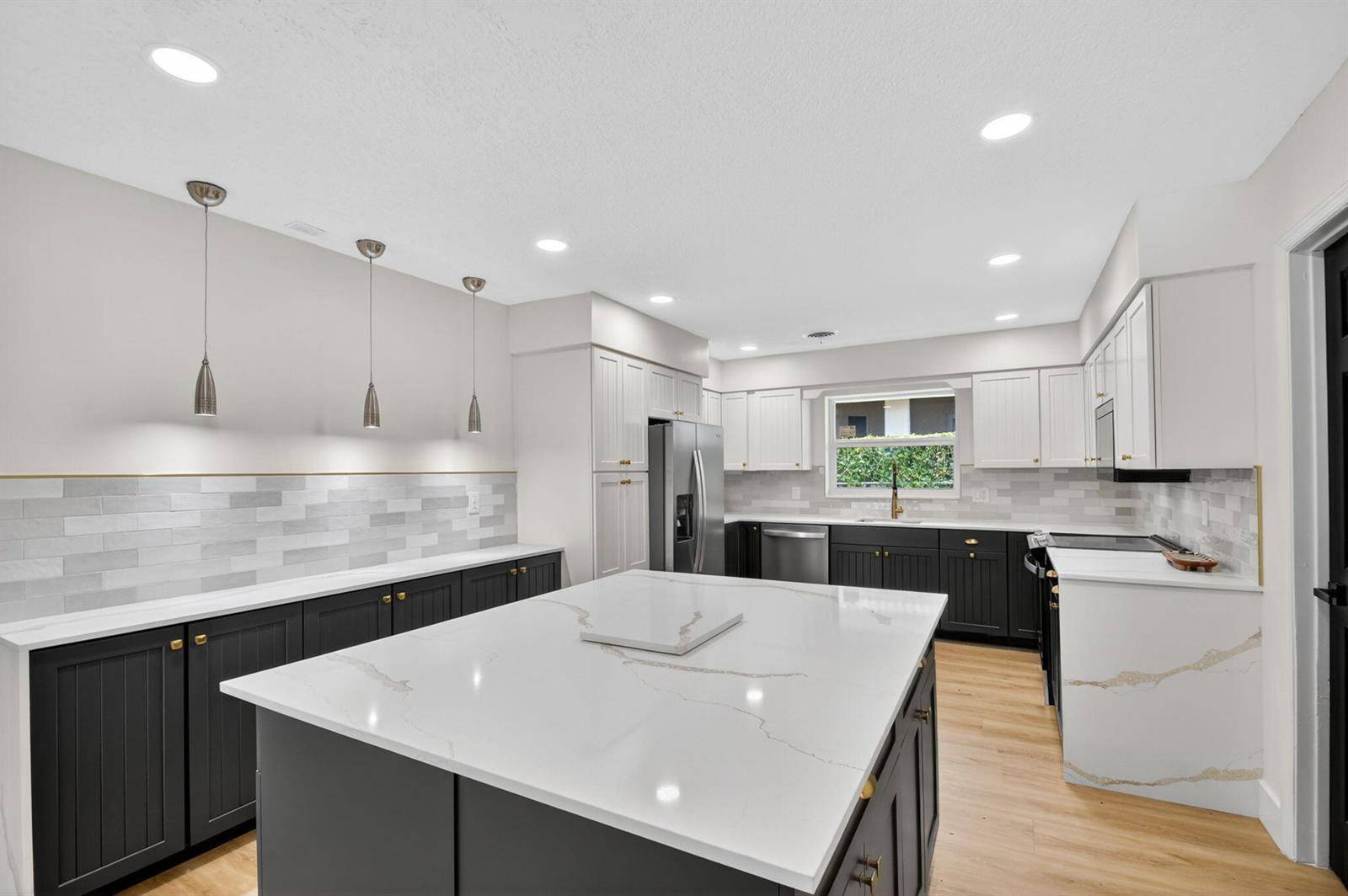 1221 SingerSinger Island - picture