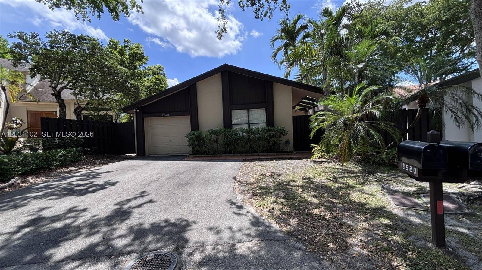 13520 SW 108th St Cir NMiami - Single Family-Annual,House condo unit n/a - picture