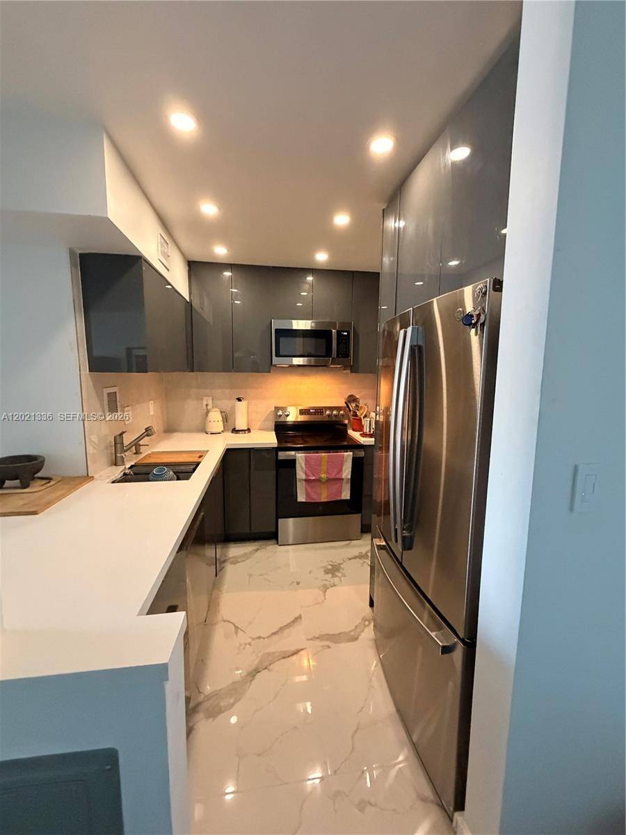 1200 West AveMiami Beach - Condo/Co-Op/Annual,Condo condo unit 1431 - picture