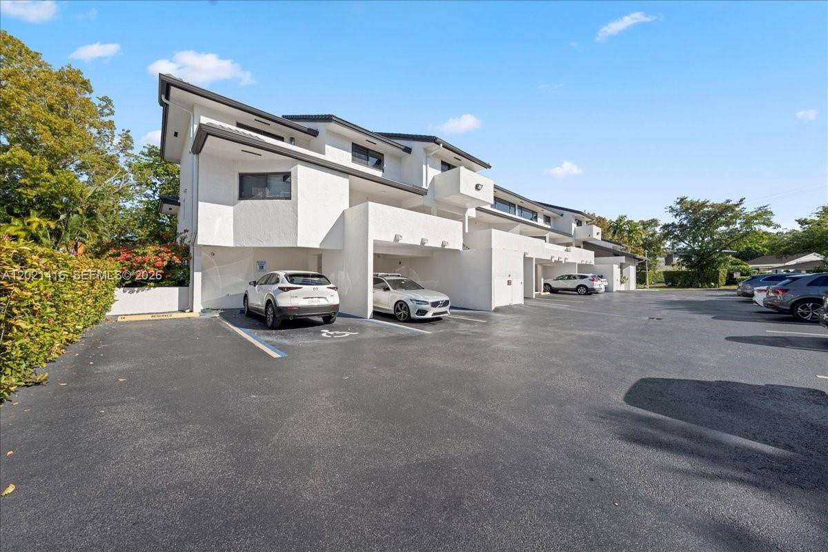 5750 Turin StCoral Gables - Townhouse/Villa-Annual,Townhouse condo unit 207 - picture