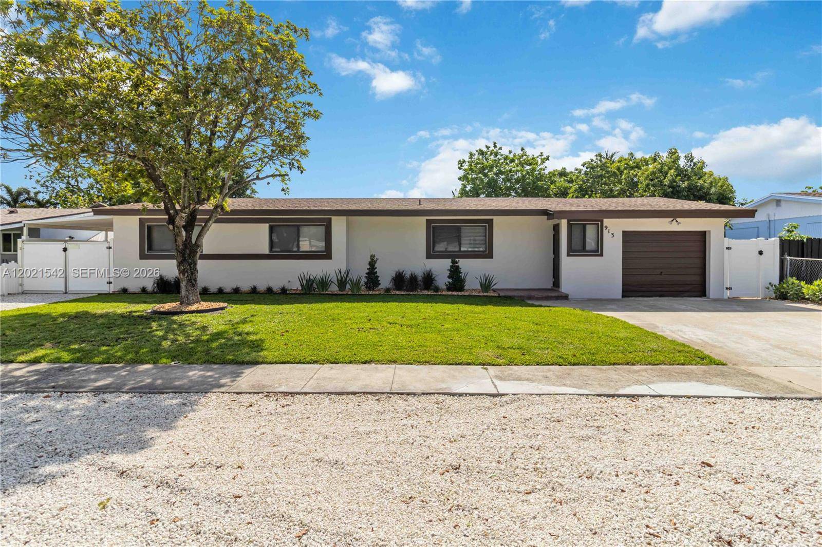 913 SW 49th AvePlantation - picture