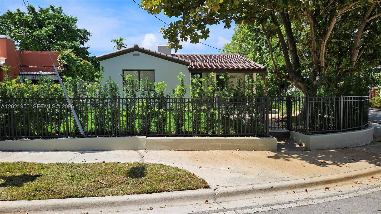 424 NE 63rd StMiami - picture