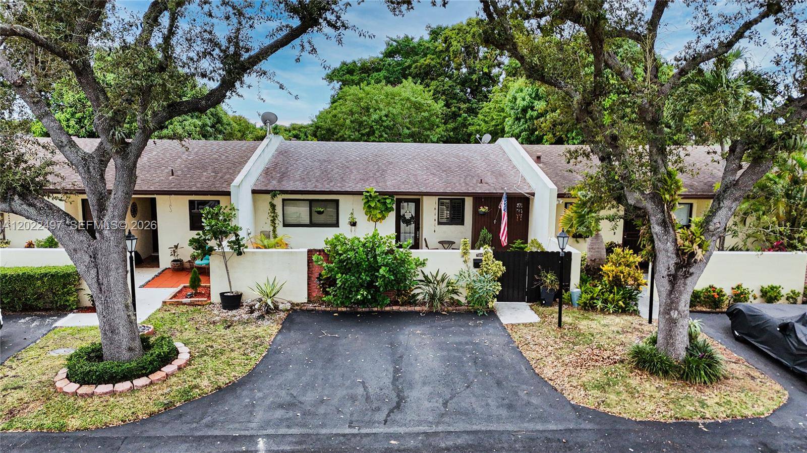13932 Kendale Lakes DrMiami - Townhouse/Villa-Annual,Villa condo unit 13932 - picture