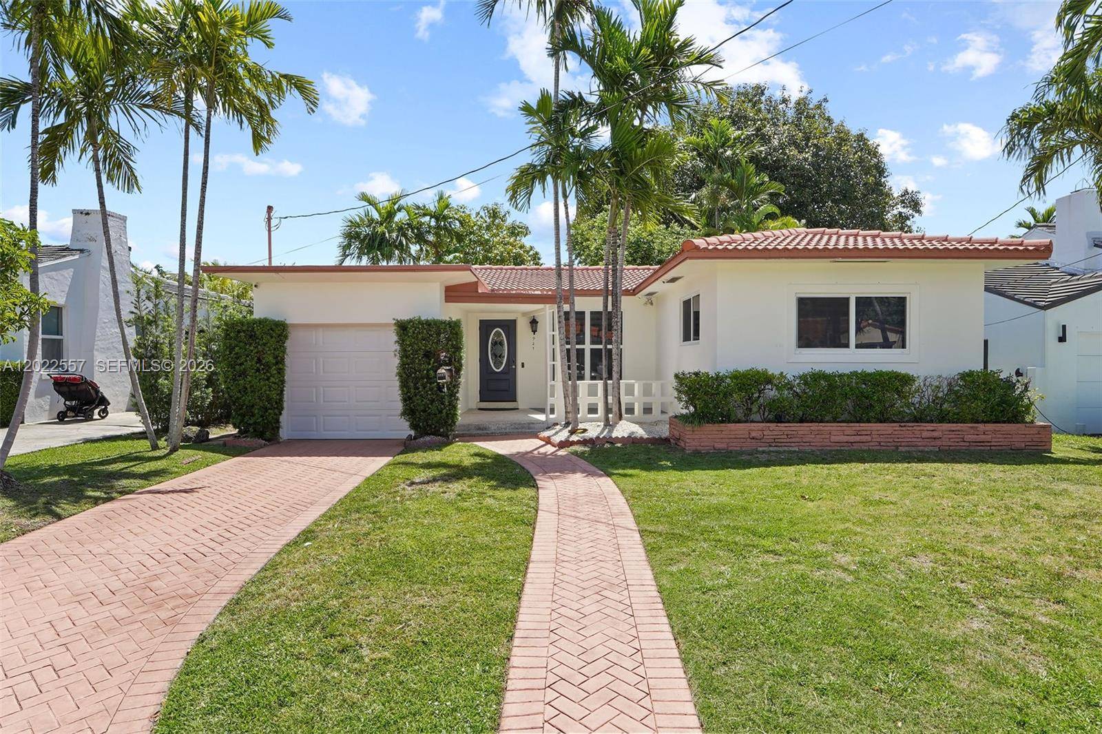 8927 Carlyle AveSurfside - picture