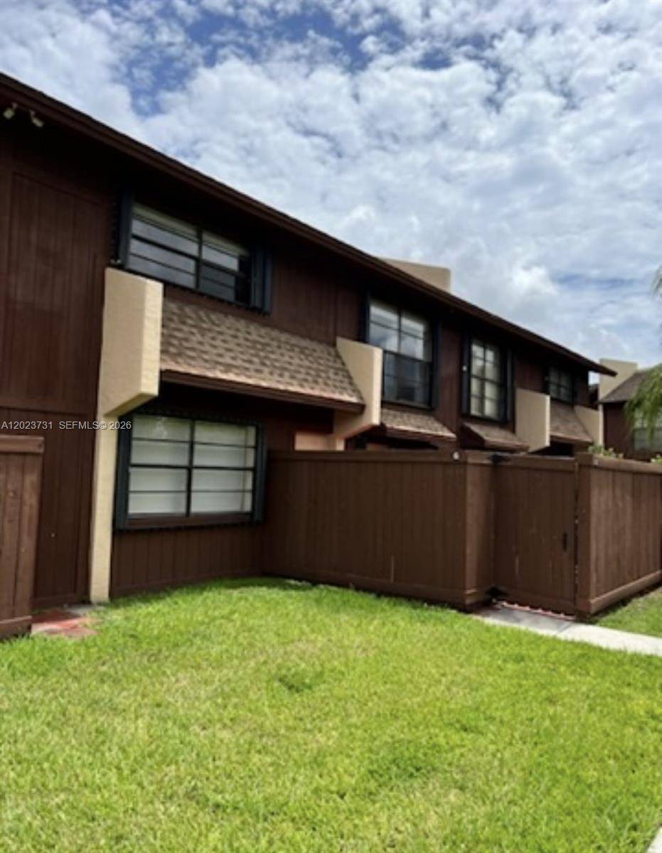 6251 SW 116th PlMiami - Townhouse/Villa-Annual,Townhouse condo unit G - picture