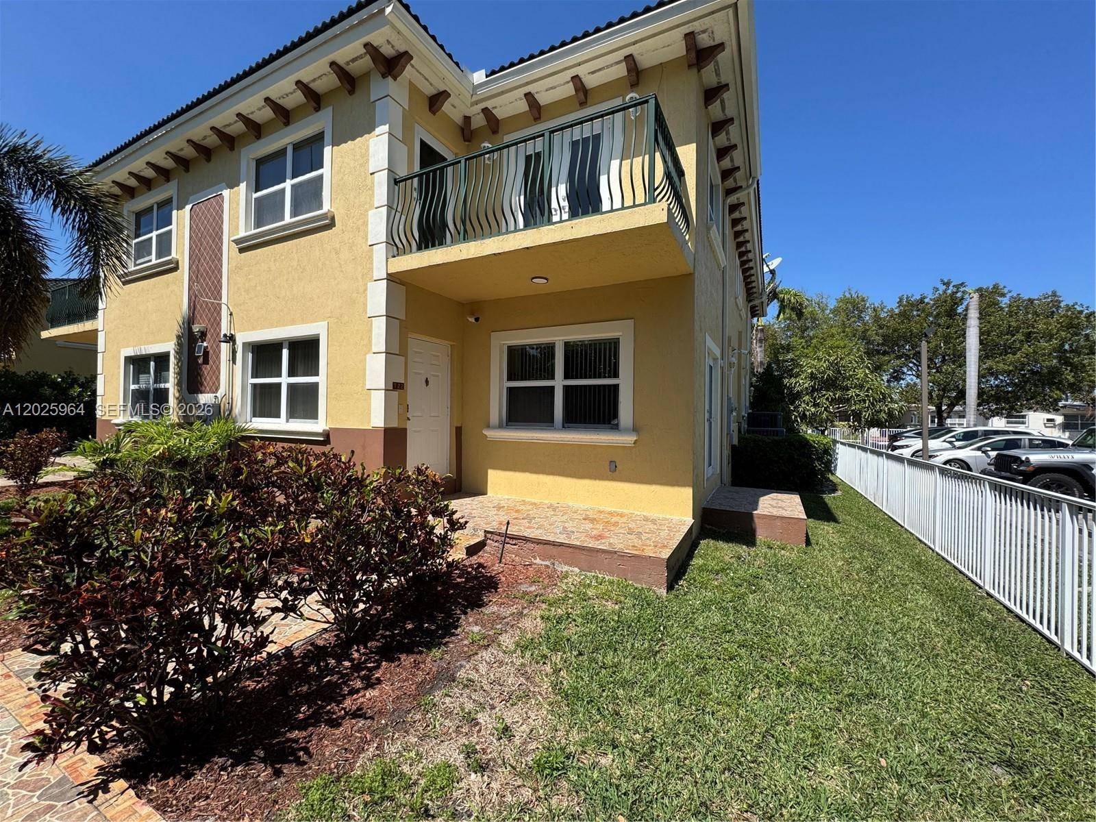 718 NE 4th CtHallandale Beach - Townhouse/Villa-Annual,Townhouse condo unit 718 - picture