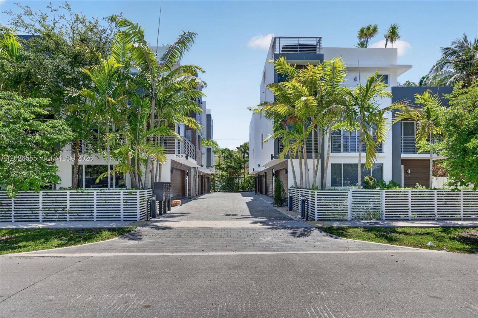 700 NE 14th AveFort Lauderdale - Townhouse/Villa-Annual,Townhouse condo unit 311 - picture