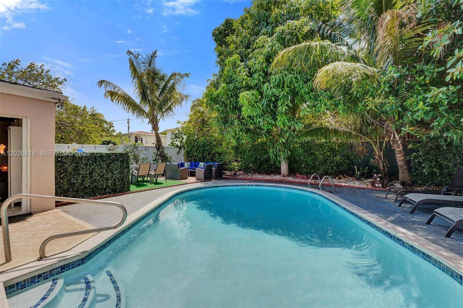 712 SW 7th terrHallandale Beach - picture