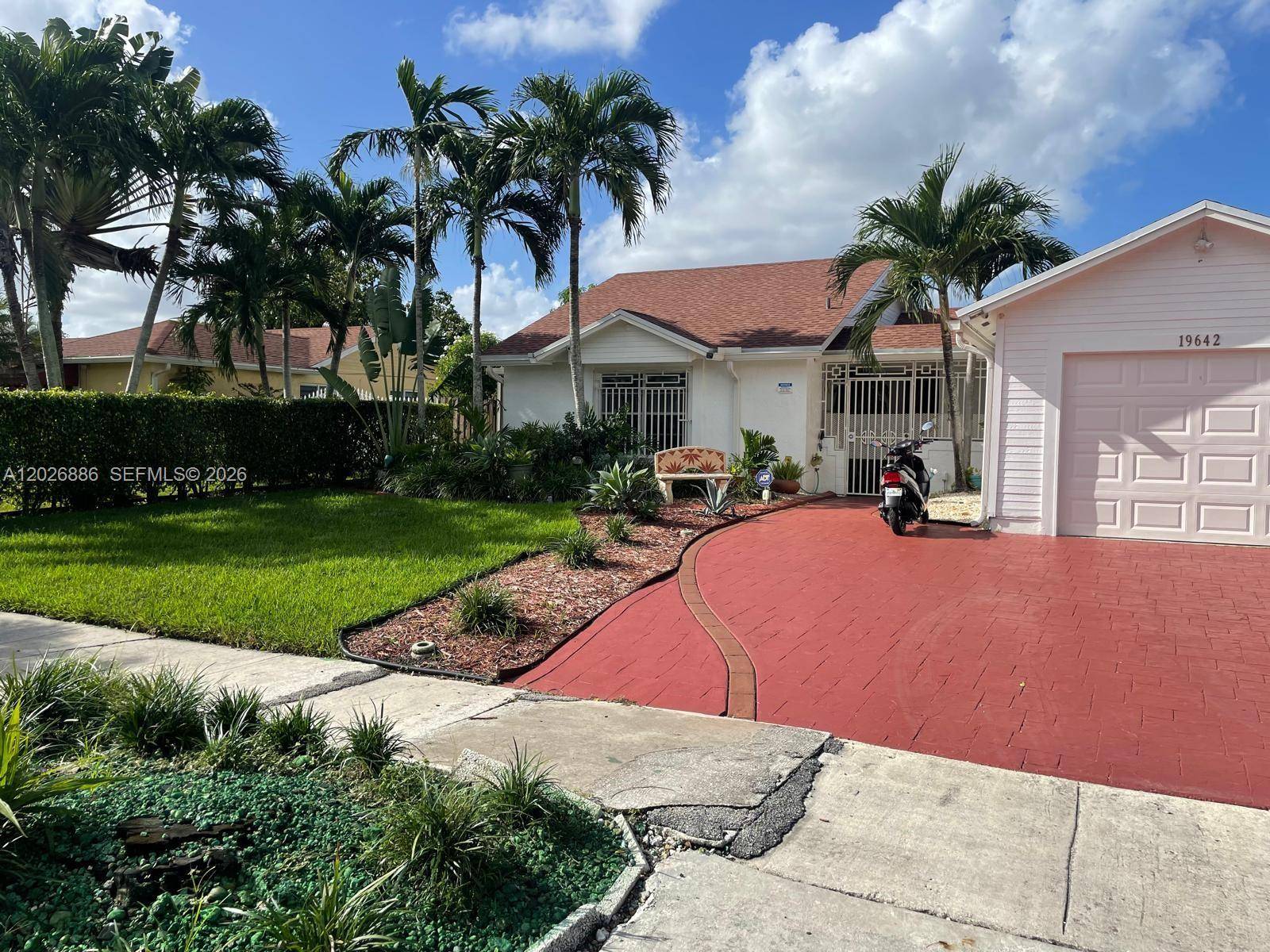 19642 NW 59th PlHialeah - picture