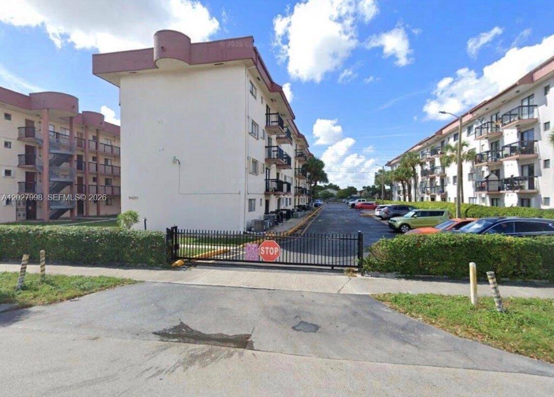 5420 W 21st CtHialeah - Condo 1-4 Stories,Condo condo unit 411 - picture