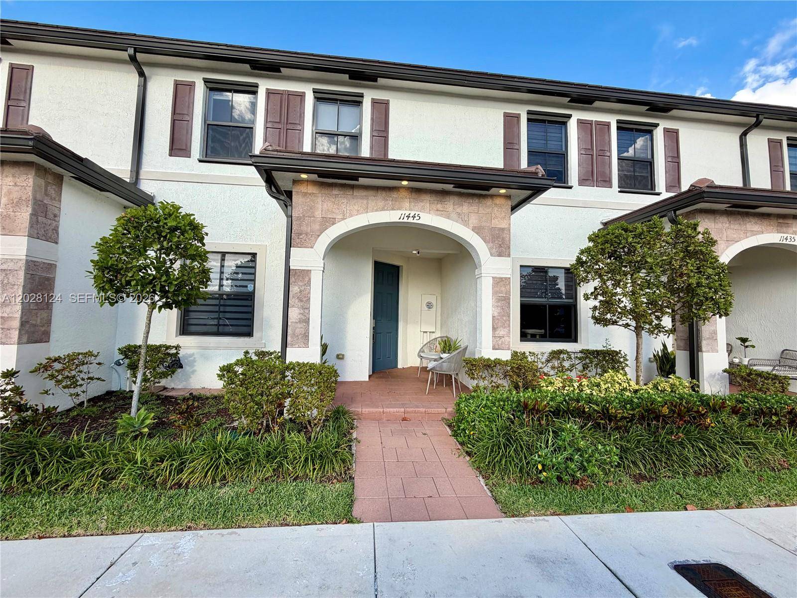 11445 W 33rd LnHialeah - picture