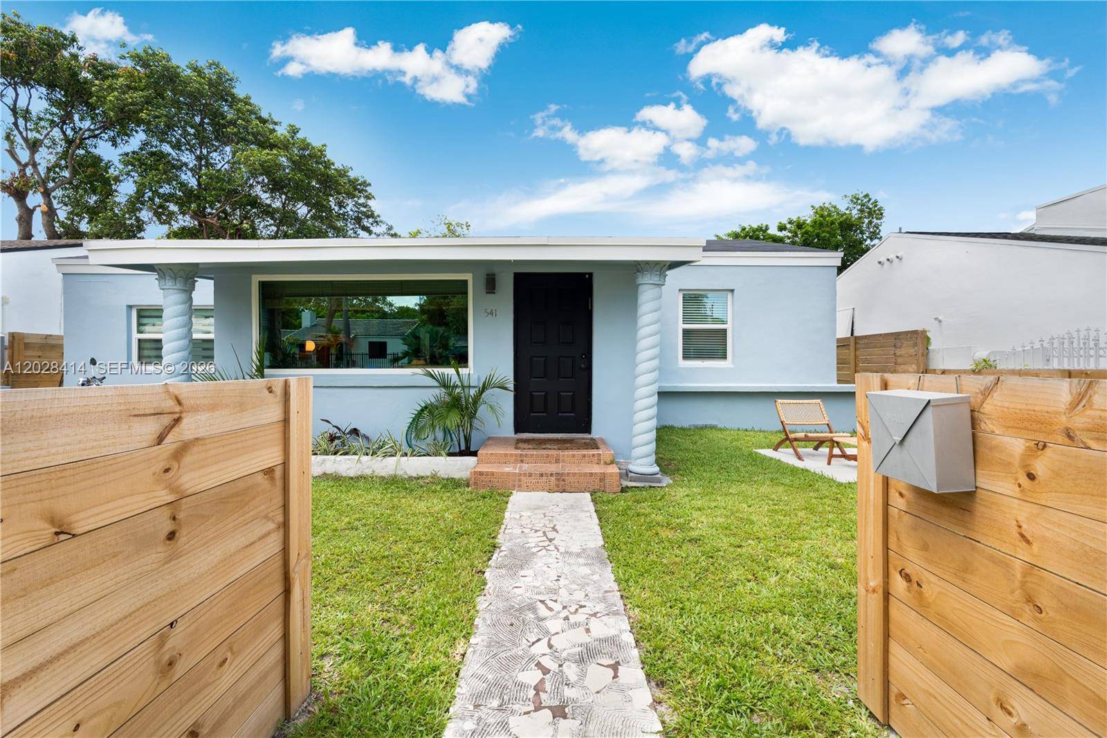 541 NW 49th StMiami - picture