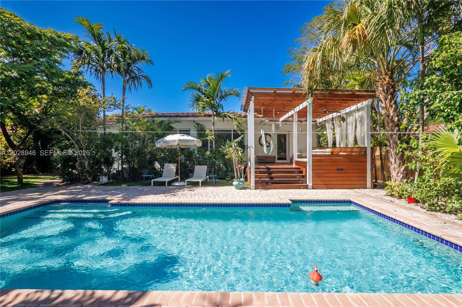 528 NE 72nd StMiami - picture