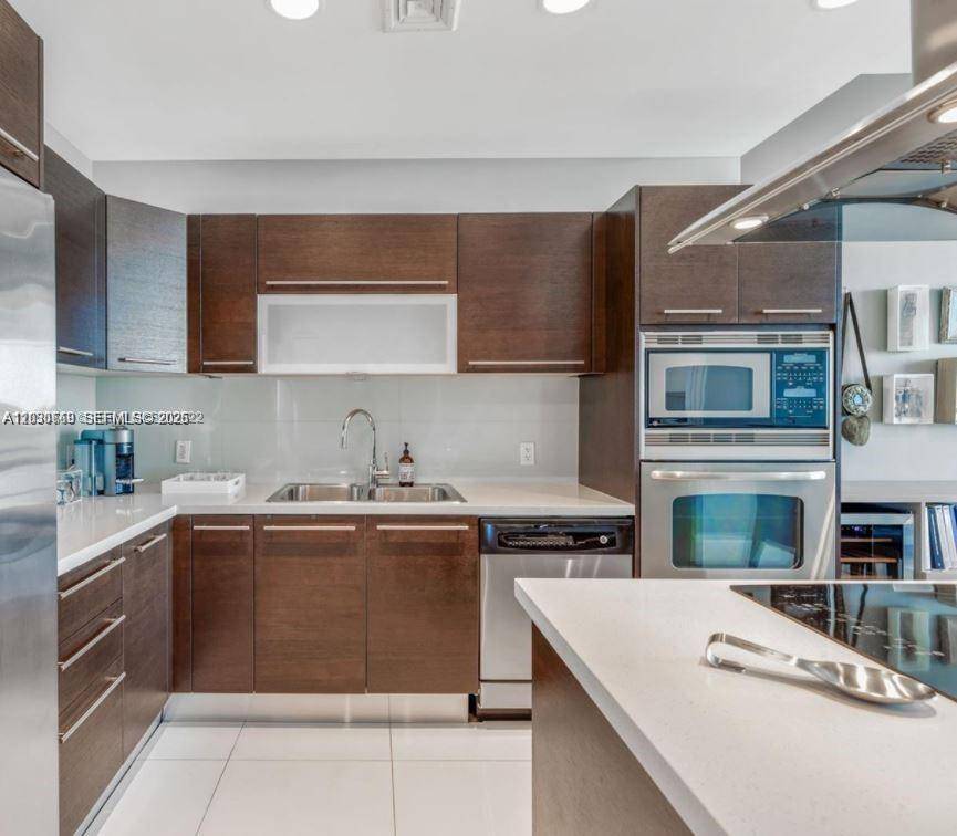 7930 East DrNorth Bay Village - Condo/Co-Op/Annual,Condo condo unit 707 - picture