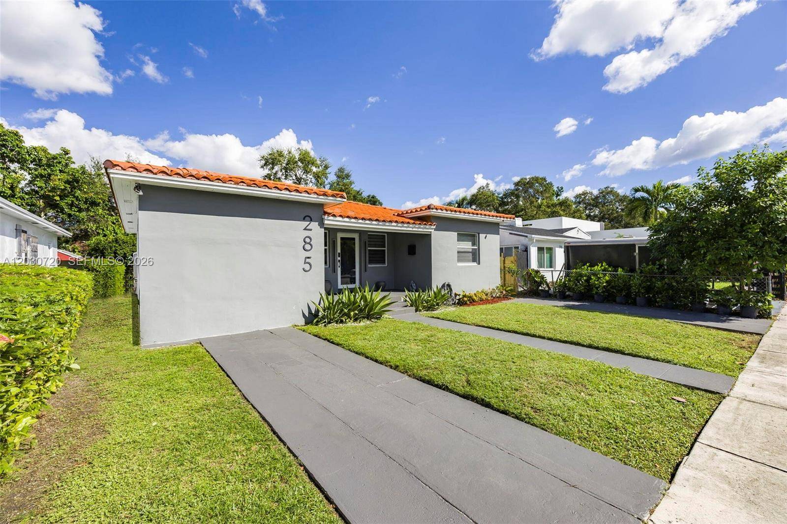 285 NW 45th StMiami - picture