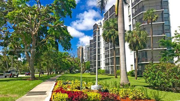 3475 N Country Club DrAventura - Condo 5+ Stories,Condo condo unit 608 - picture