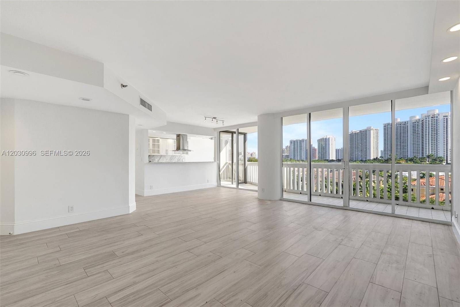1000 Island BlvdAventura - Condo/Co-Op/Annual,Condo condo unit 707 - picture