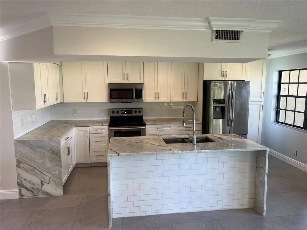 9015 W SunrisePlantation - picture
