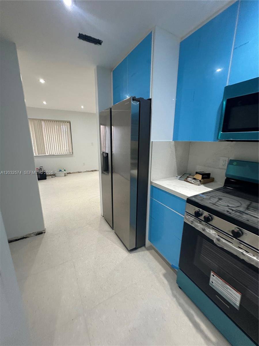 11430 SW 5th TerSweetwater - picture