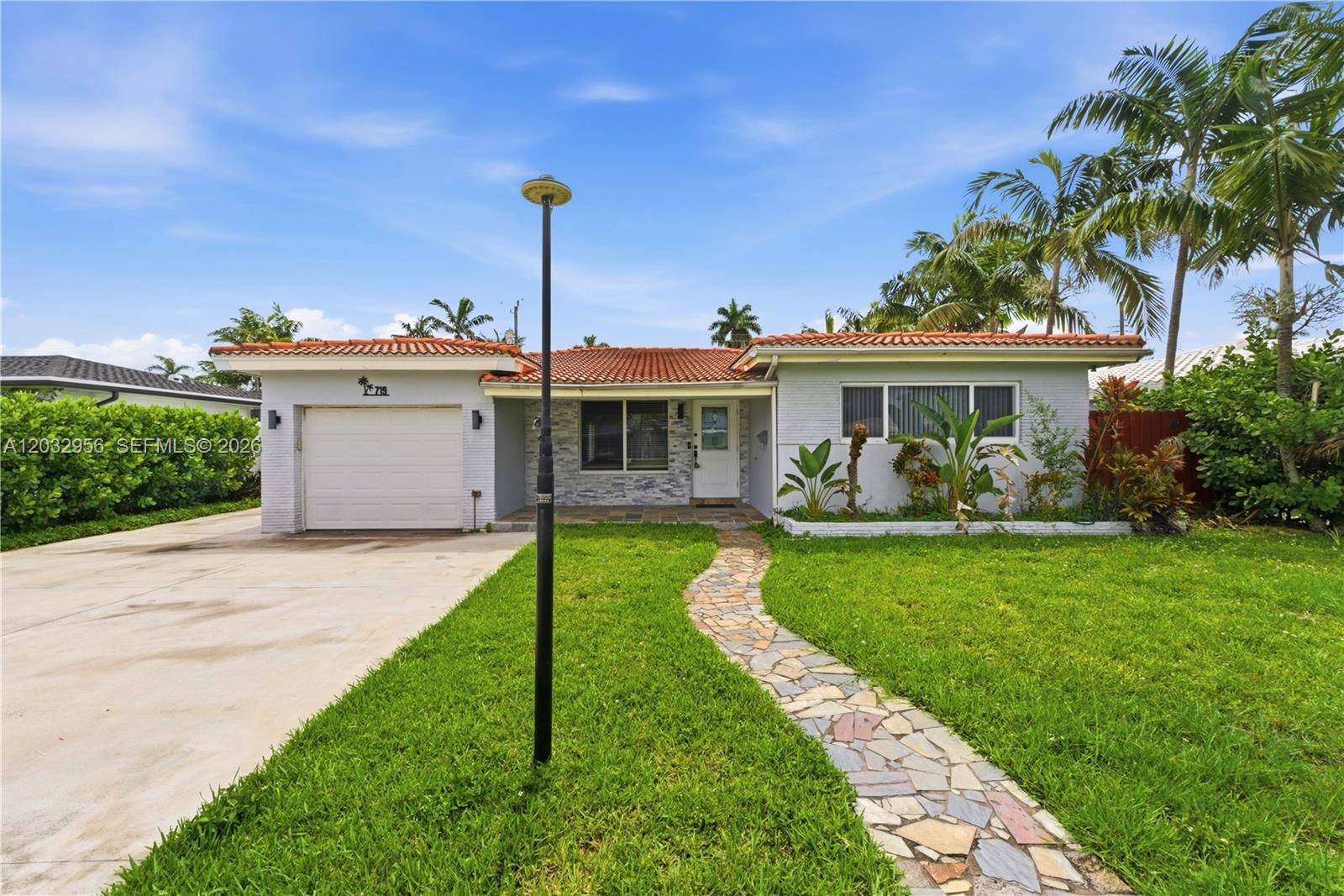 719 N 31st RdHollywood - picture