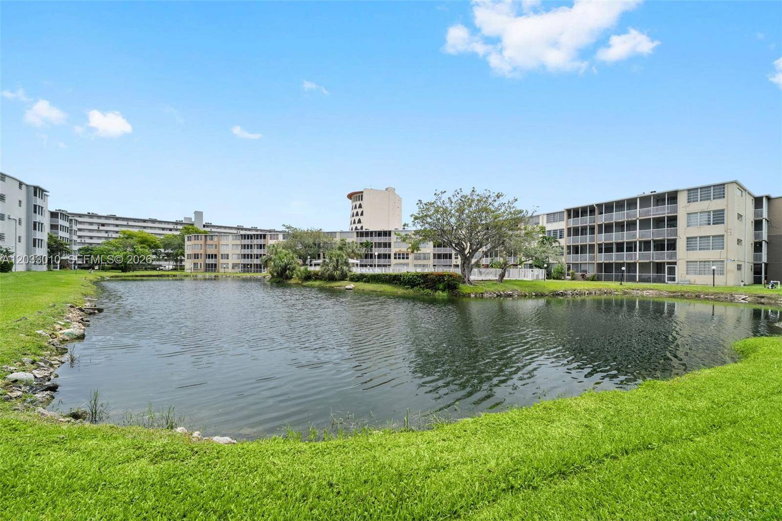 1690 NE 191st StMiami - Condo 1-4 Stories,Condo condo unit 302-1 - picture