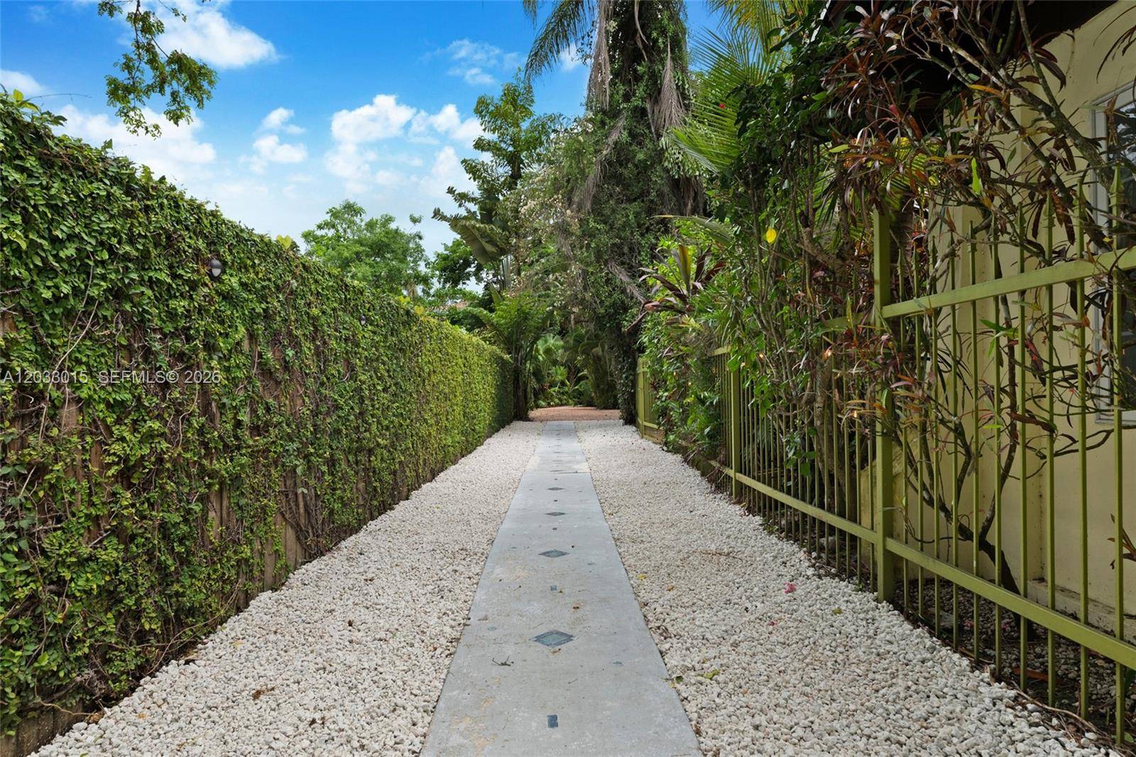 3797 El Prado BlvdMiami - picture