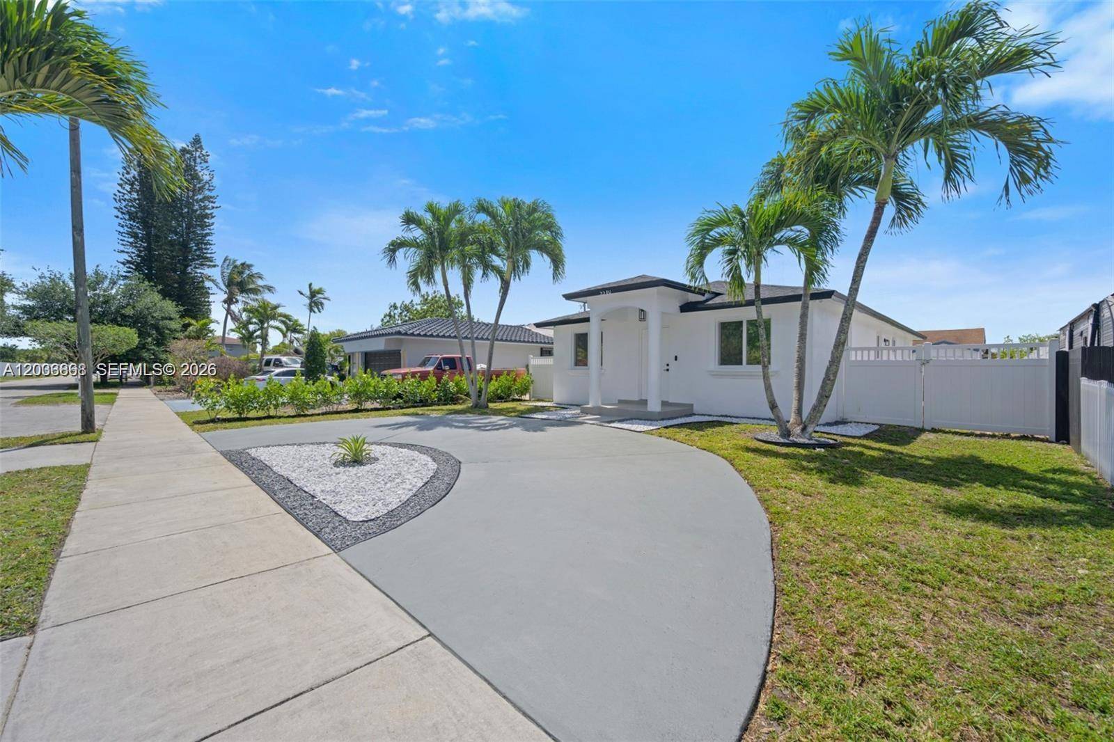 5580 Plunkett StHollywood - picture