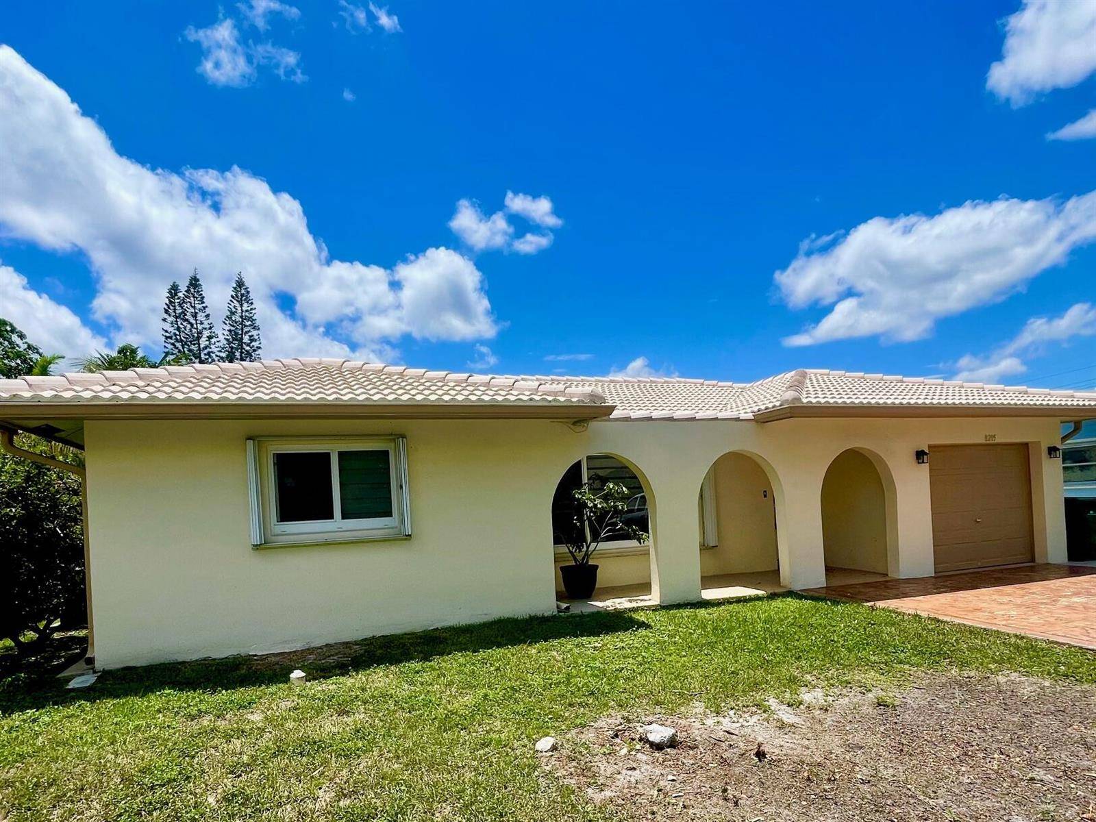 8205 NW 106thTamarac - picture