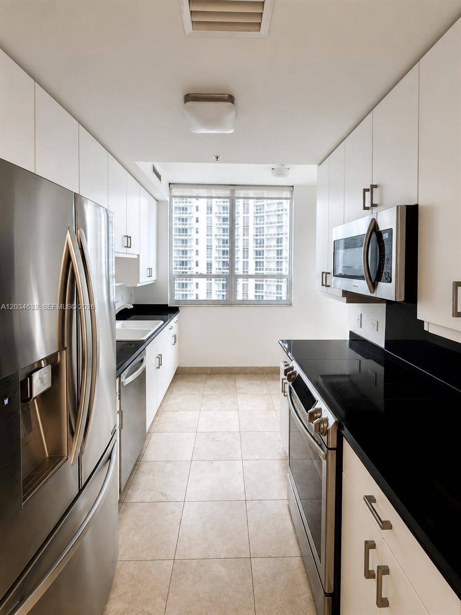 801 Brickell Key BlvdMiami - Condo/Co-Op/Annual,Condo condo unit 1710 - picture
